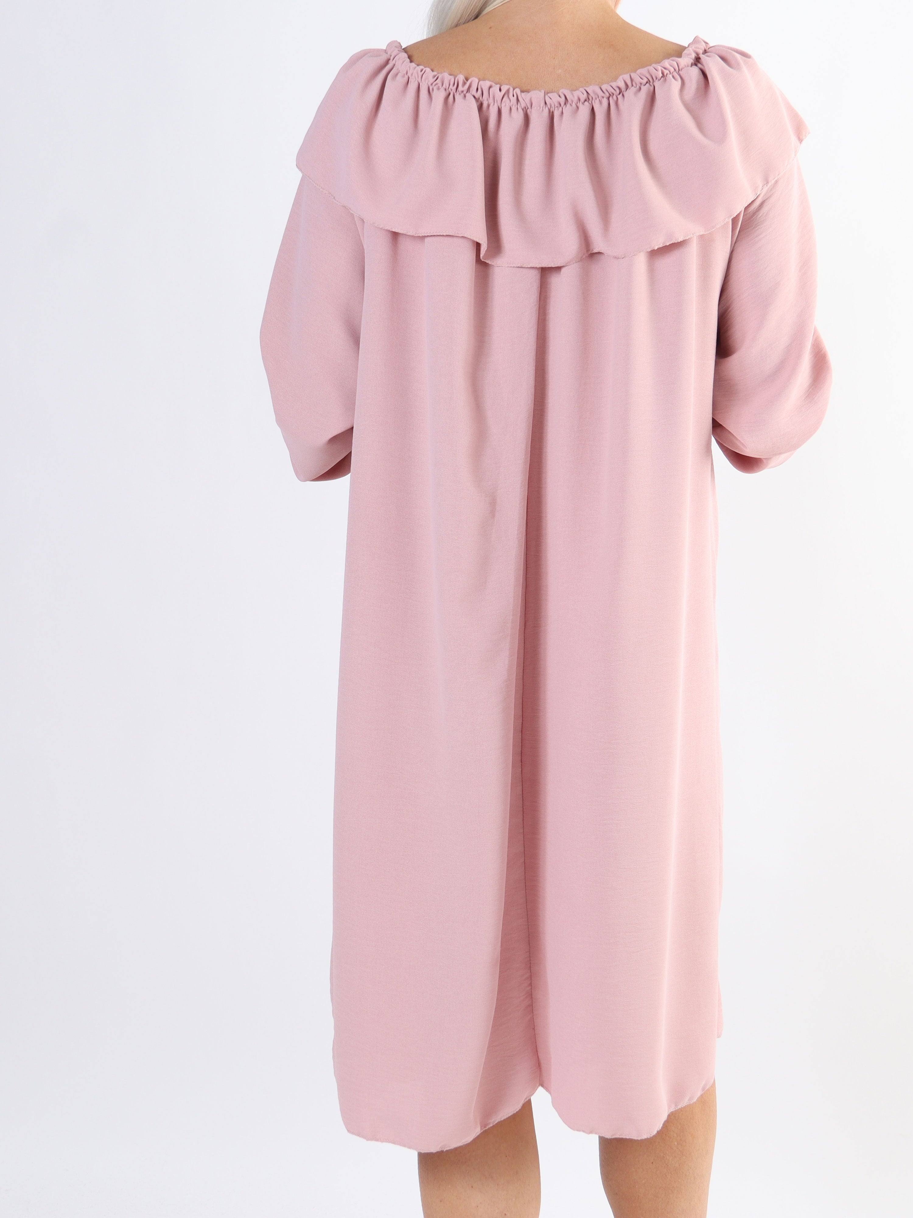 Elpida - Plus size-klänning med volangkant och smockärmar
